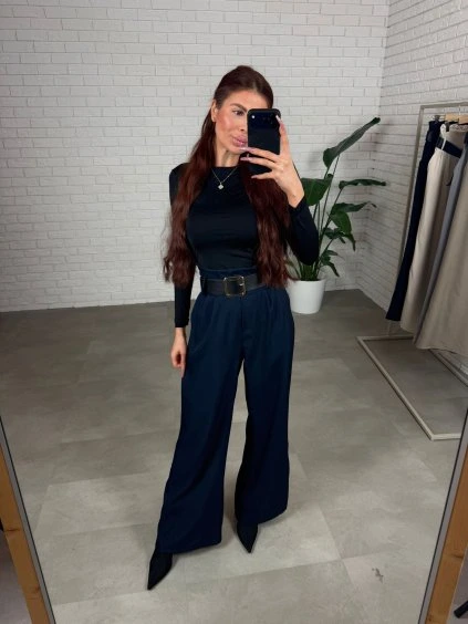 Barva: Tmavě modrá