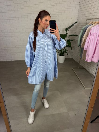 Barva: Světle modrá