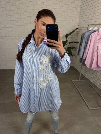 Barva: Světle modrá