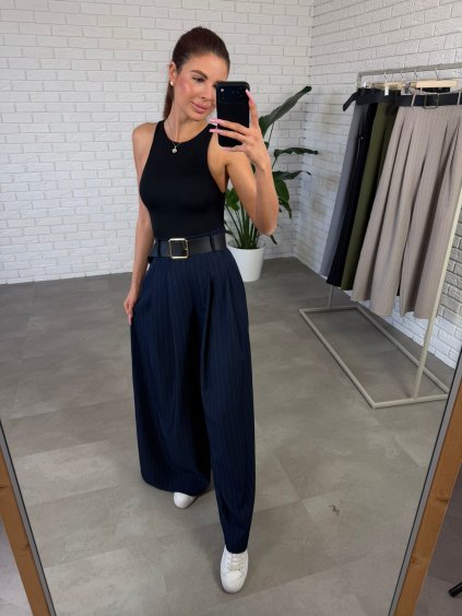 Barva: Tmavě modrá