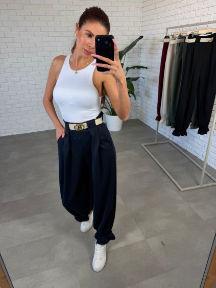 Barva: Tmavě modrá