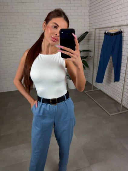 Barva: Světle modré