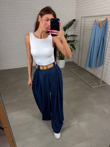 Barva: Tmavě modrá