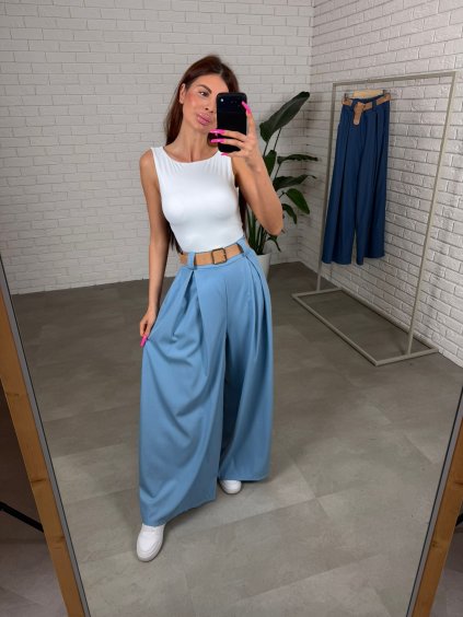 Barva: Světle modrá