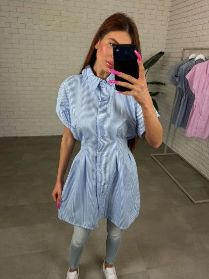 Barva: Světle modrá