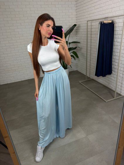 Barva: Světle modrá