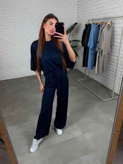 Barva: Tmavě modrá