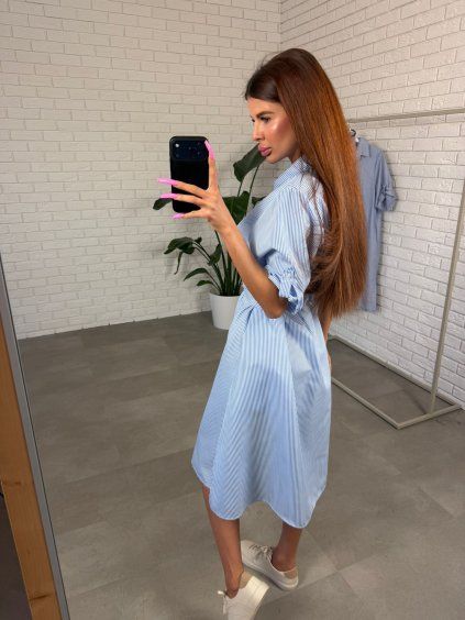 Barva: Světle modrá