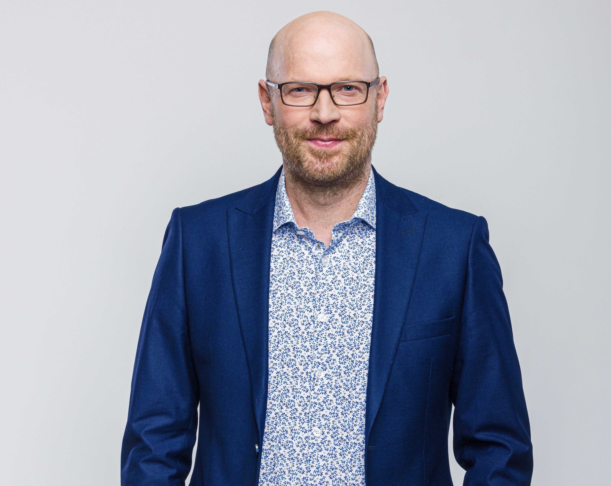 Koncentrace ve 300 km/h: Jak si komentátor Formule 1 udržuje výkon, energii a zdraví