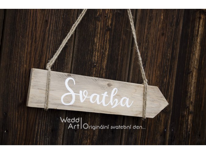 dreveny svatebni ukazatel na prani detail web