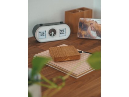 Dřevěná bezdrátová nabíječka - hranatá dub