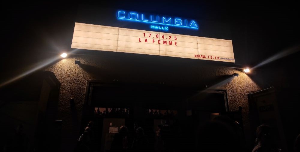 Retro-report: Na techno do Berlína trochu jinak - La Femme v Columbiahalle