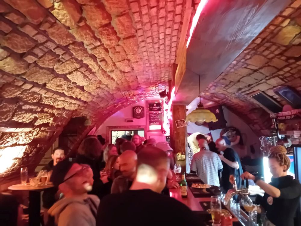 Ctěte své lokální selectors a DJs a klaňte se jim