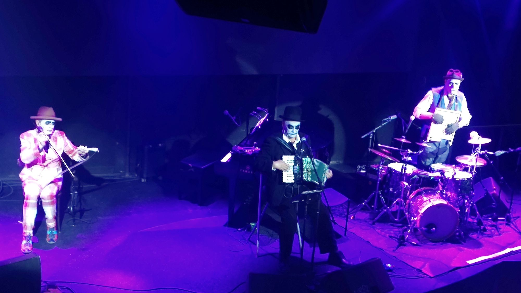 Dva krásné koncertní večery s Petem Dohertym a Tiger Lillies