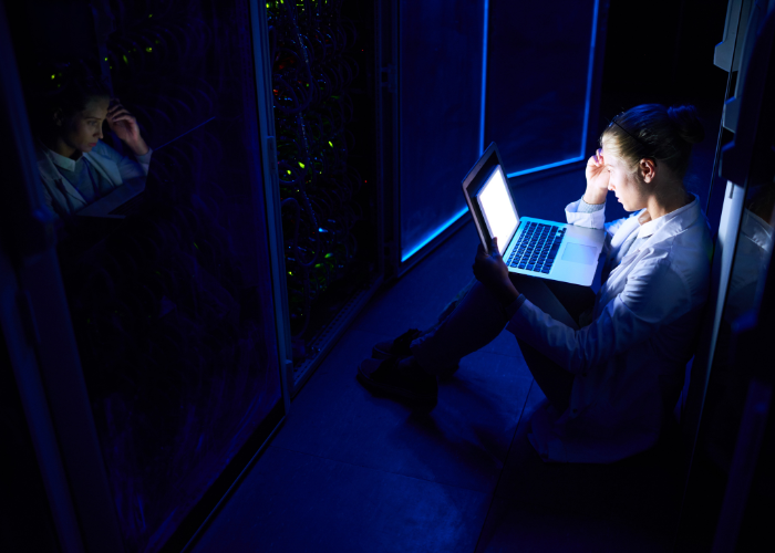 Modré světlo a pleť: tichý faktor, který urychluje stárnutí