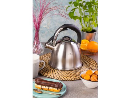 pískací konvice o objemu 2,5 litru