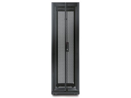 NetShelter AV 42U 600mm Wide x 825 Deep Enclosure with Sides and 10-32 Threaded Rails Black obrázok | Wifi shop wellnet.sk