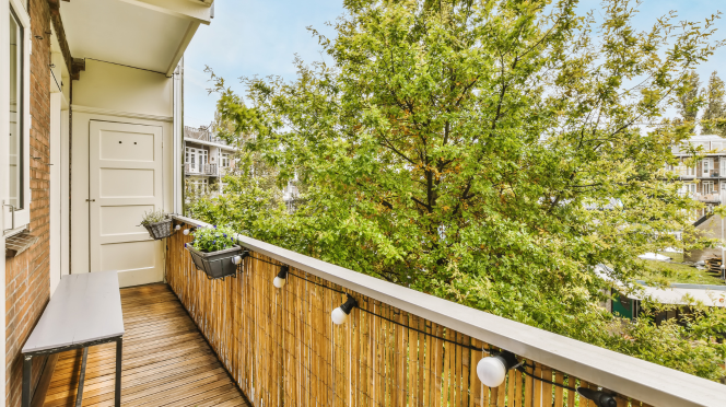 Jak si vytvořit soukromí na balkoně či zahradě – i bez plotu a zdí