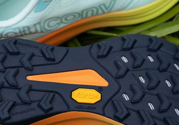 Saucony Peregrine 16 - detail svršku a šněrování