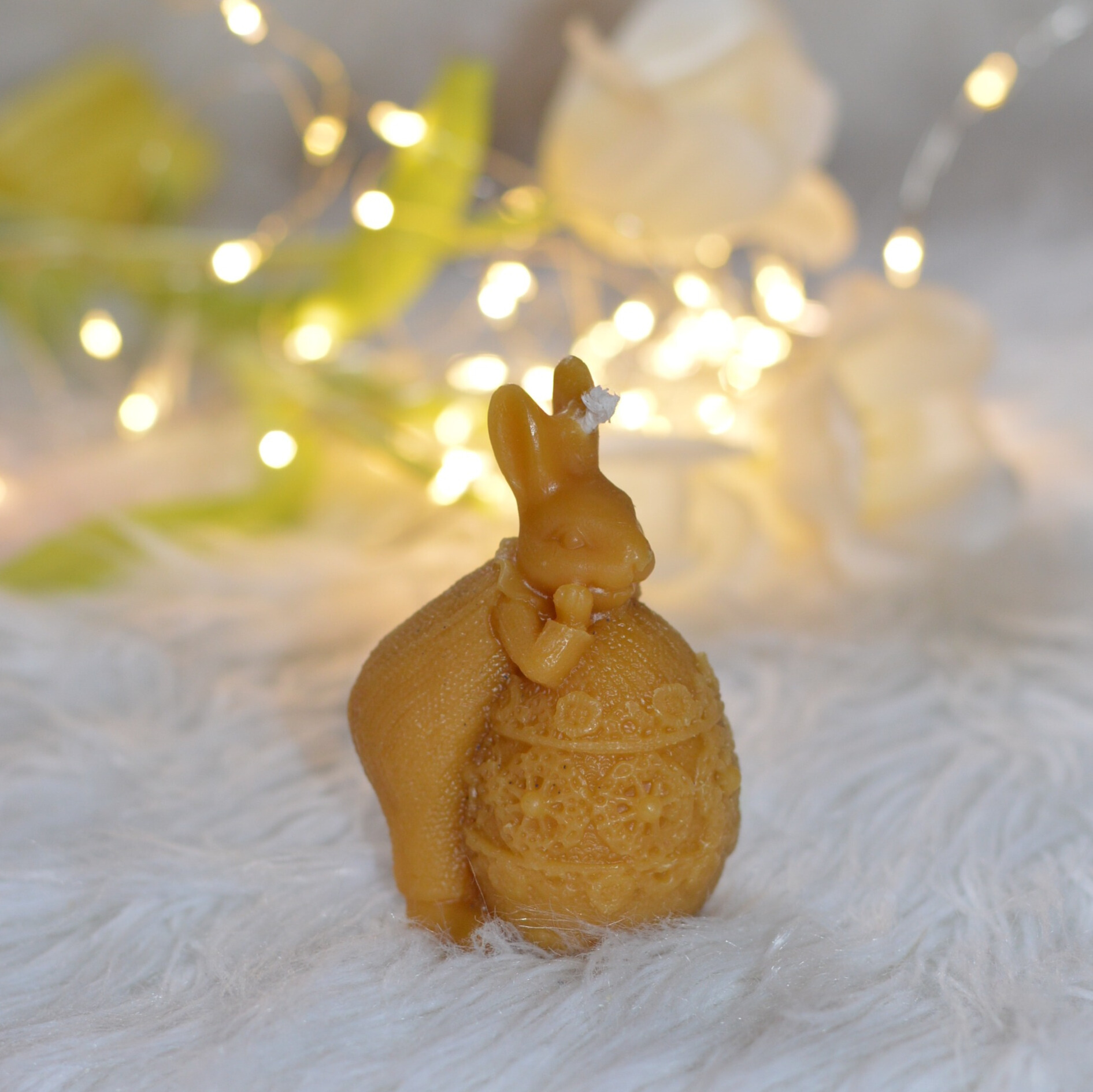 Skrášlite a prevoňajte si váš domov a nastávajúcu veľkú noc voňavými a zdravými sviečkami zo včelieho vosku s krásnou vôňou po mede a kvetoch.