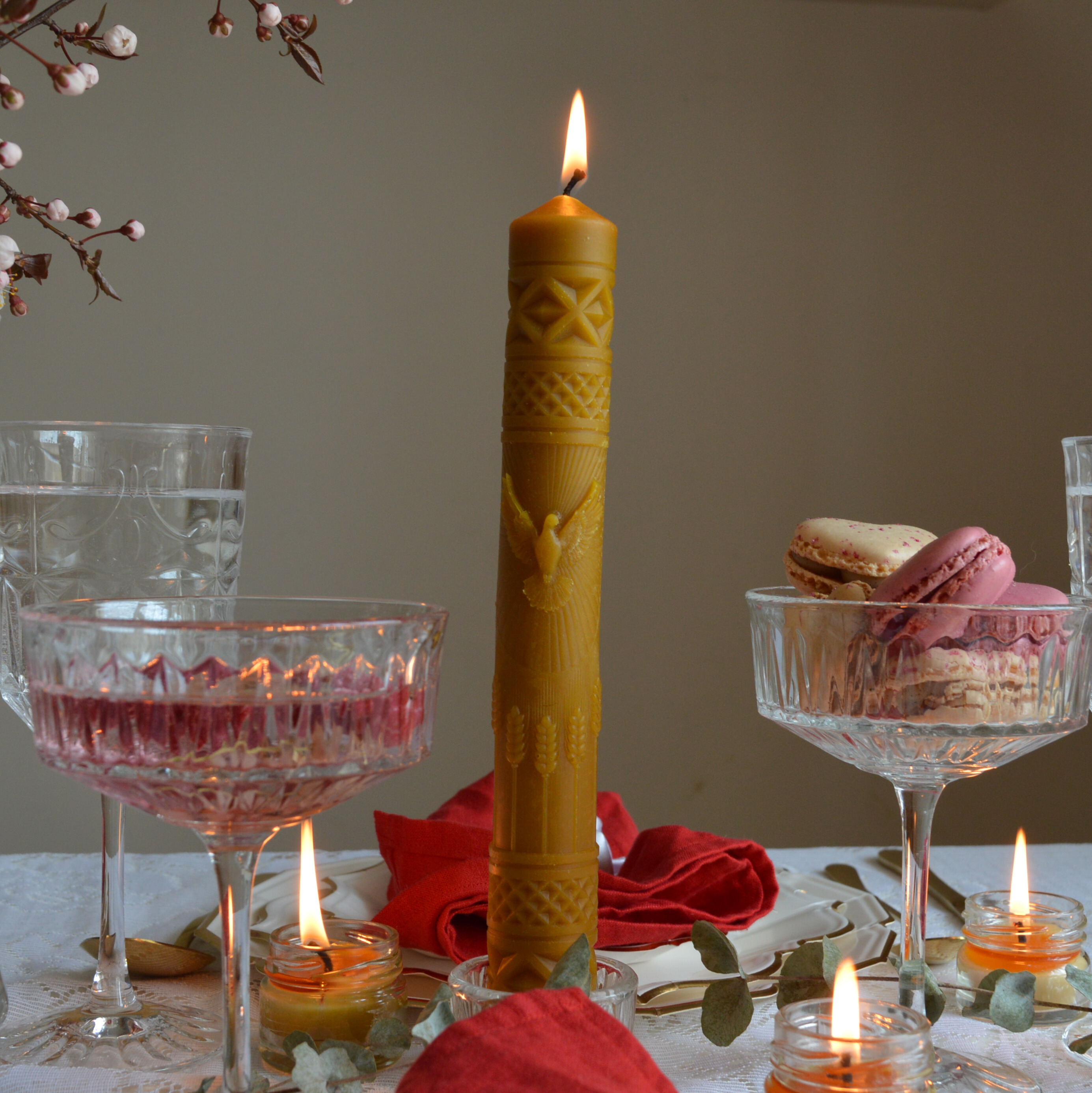 Voňavá prírodná sviečka s krásnym motívom