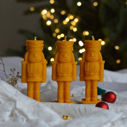 Sviečka zo včelieho vosku- Luskáčik  Luskáčik- sviečka zo včelieho vosku