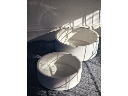 Elegantní bílá miska