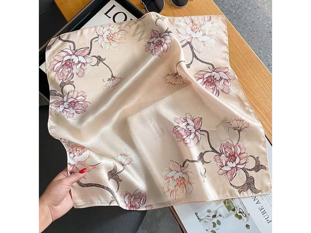Hedvábný šátek s květy 53x53 cm v dárkovém balení, HEDVÁBNÝ SVĚT
