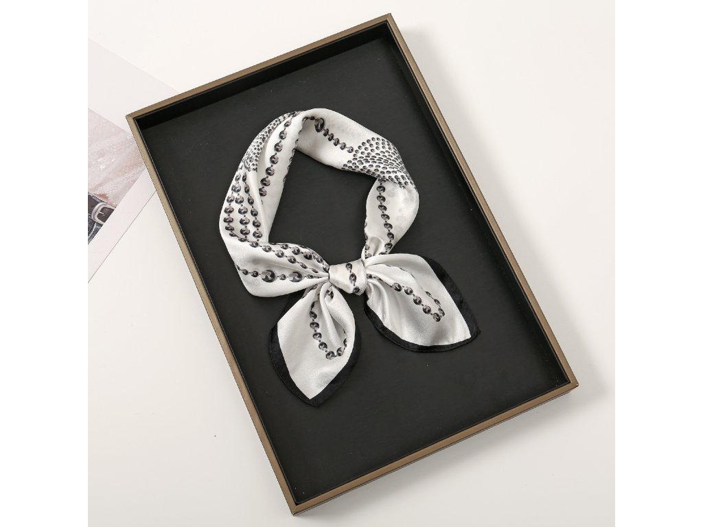 Hedvábný šátek Náhrdelník - bílý 53x53 cm v dárkovém balení, HEDVÁBNÝ SVĚT (4)