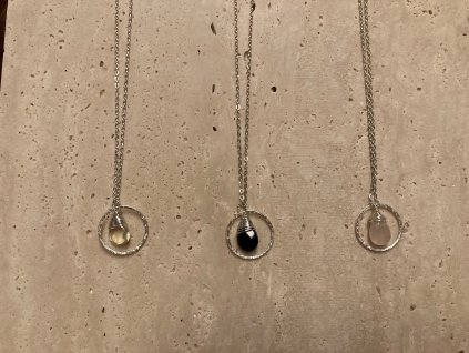 Stříbrný náhrdelník s kruhovým přívesem a kapkou, WHITE ORCHID