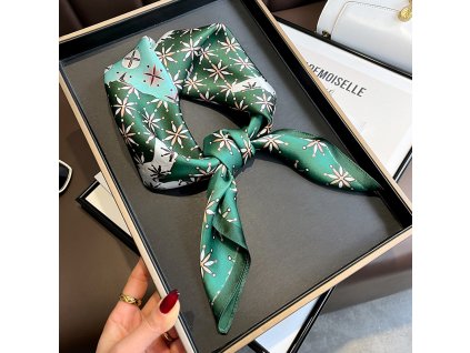 Hedvábný šátek zelený 68x68 cm v dárkovém balení, HEDVÁBNÝ SVĚT