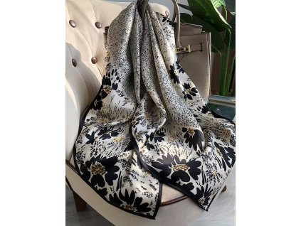 Hedvábný šátek černo-béžový s květy 110x110 cm v dárkovém balení, HEDVÁBNÝ SVĚT