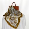 Hedvábný šátek Jemný zlato-hnědý 90x90 cm v dárkovém balení, HEDVÁBNÝ SVĚT (3)