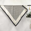 Hedvábný šátek s geometrickým vzorem 90x90 cm v dárkovém balení, HEDVÁBNÝ SVĚT (1)