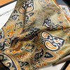 Hedvábný šátek Zlato-hnědé ornamenty 70x70 cm v dárkovém balení, HEDVÁBNÝ SVĚT (4)
