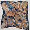 Hedvábný šátek modrý s ornamenty 110x110 cm v dárkovém balení, HEDVÁBNÝ SVĚT (5)