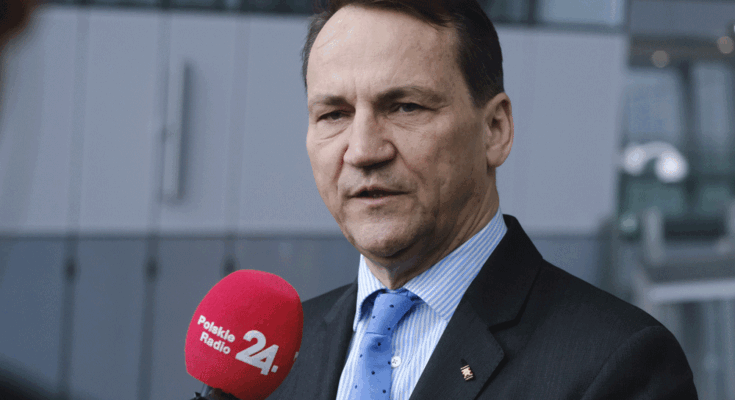 Minister Sikorski przedstawia nową wizję polskiej polityki wobec Polonii: Kluczowe punkty wystąpienia w Senacie