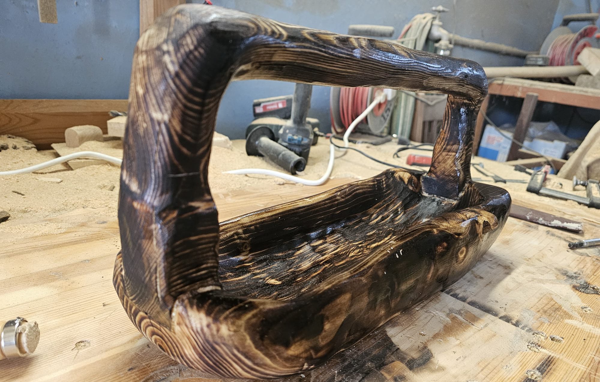 Snažíme se minimalizovat odpad a podporovat udržitelnost tím,že dáváme nový život materiálům, které by jinak skončily na skládce.