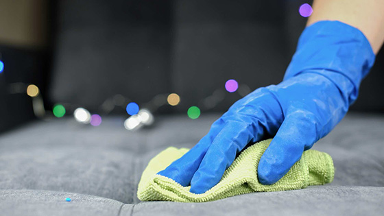 Nečistoty a zápach na sedačce? Poradíte si s voskem, krví i žvýkačkou