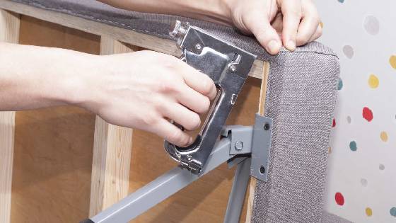 Jak si vlastnoručně přečalounit postel