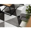 Detailní záběr na koberec Triangell.