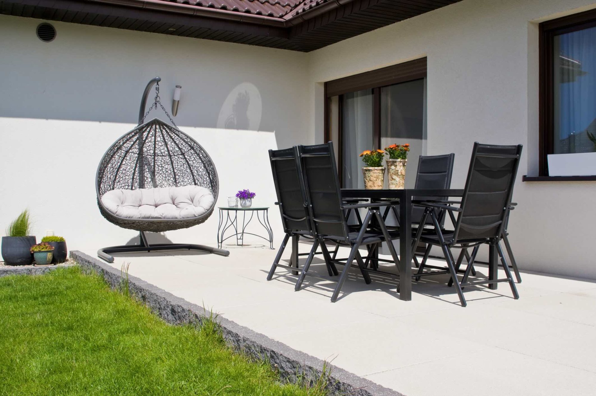 Kako pretvoriti balkon i terasu u ljetnu oazu? Savjeti za uređenje i opremanje.
