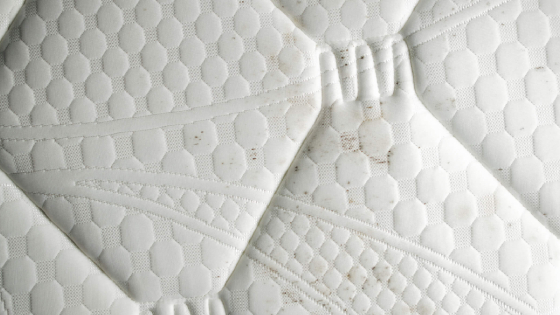 Miért keletkezik penész a matracon és hogyan lehet megszabadulni tőle?