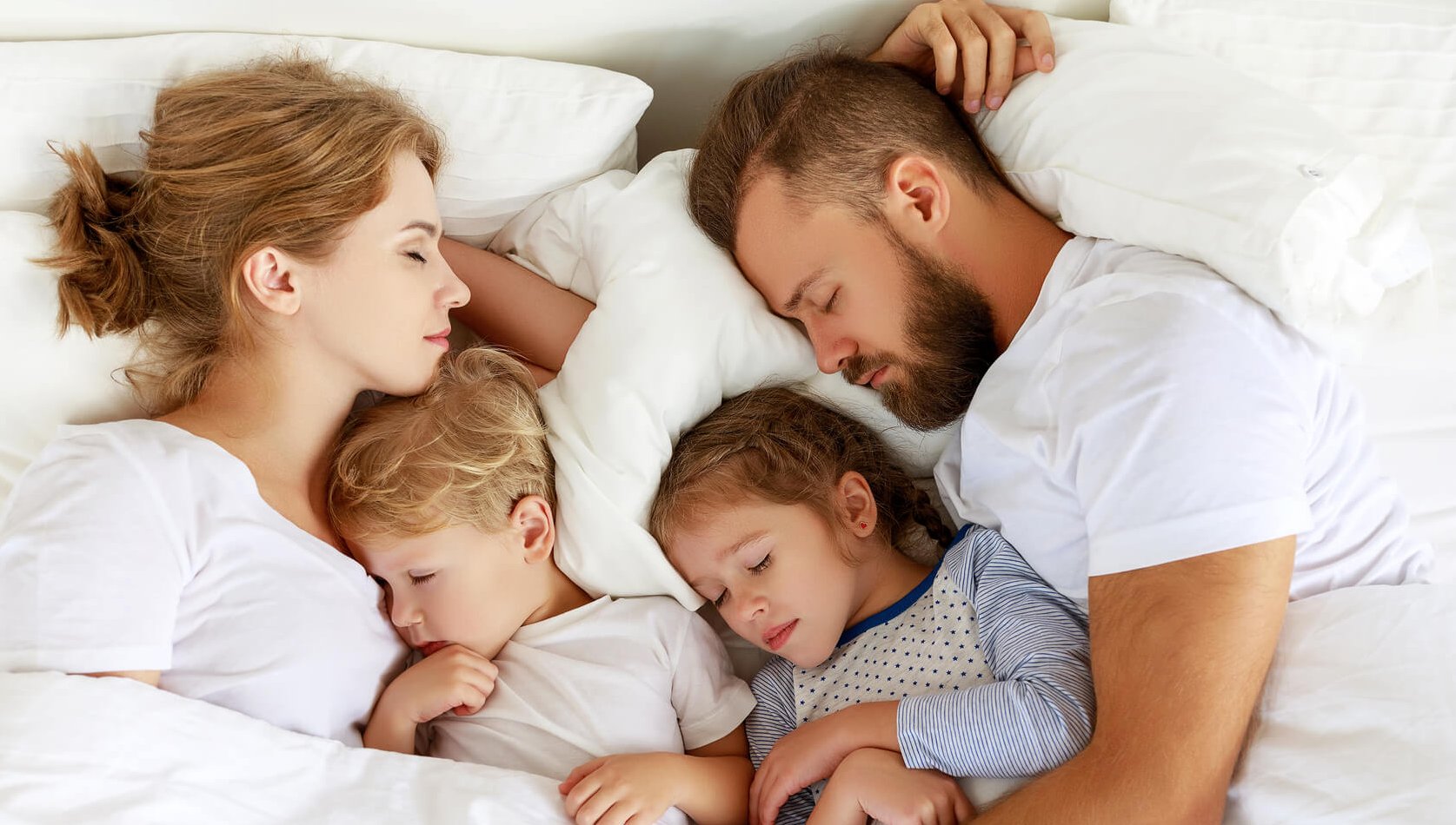 Care este cea mai bună și, dimpotrivă, cea mai proastă poziție de dormit?