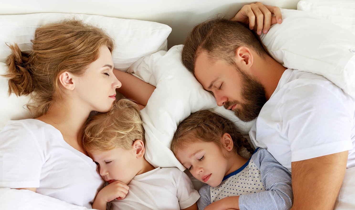 Care este cea mai bună și, dimpotrivă, cea mai proastă poziție de dormit?