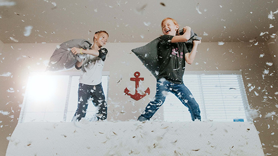 Pat pentru copii extensibil - nu lăsați vizita să vă surprindă!