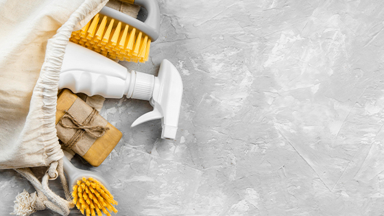 Kako očistiti vzmetnico od krvi, znoja, urina, pršic ali plesni?