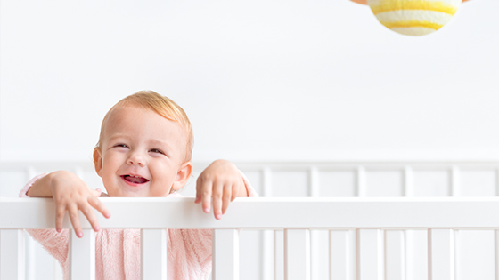 Nasveti in triki, kako naučiti otroka spati v svoji posteljici