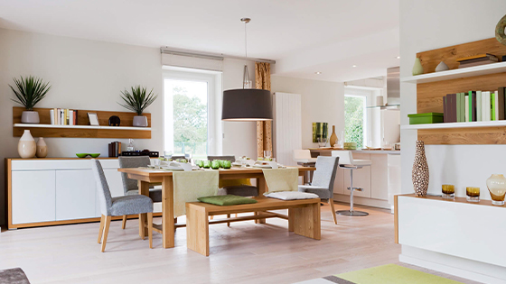 Drevený nábytok nie je old school. Kam sa hodí a ako sa oň starať?