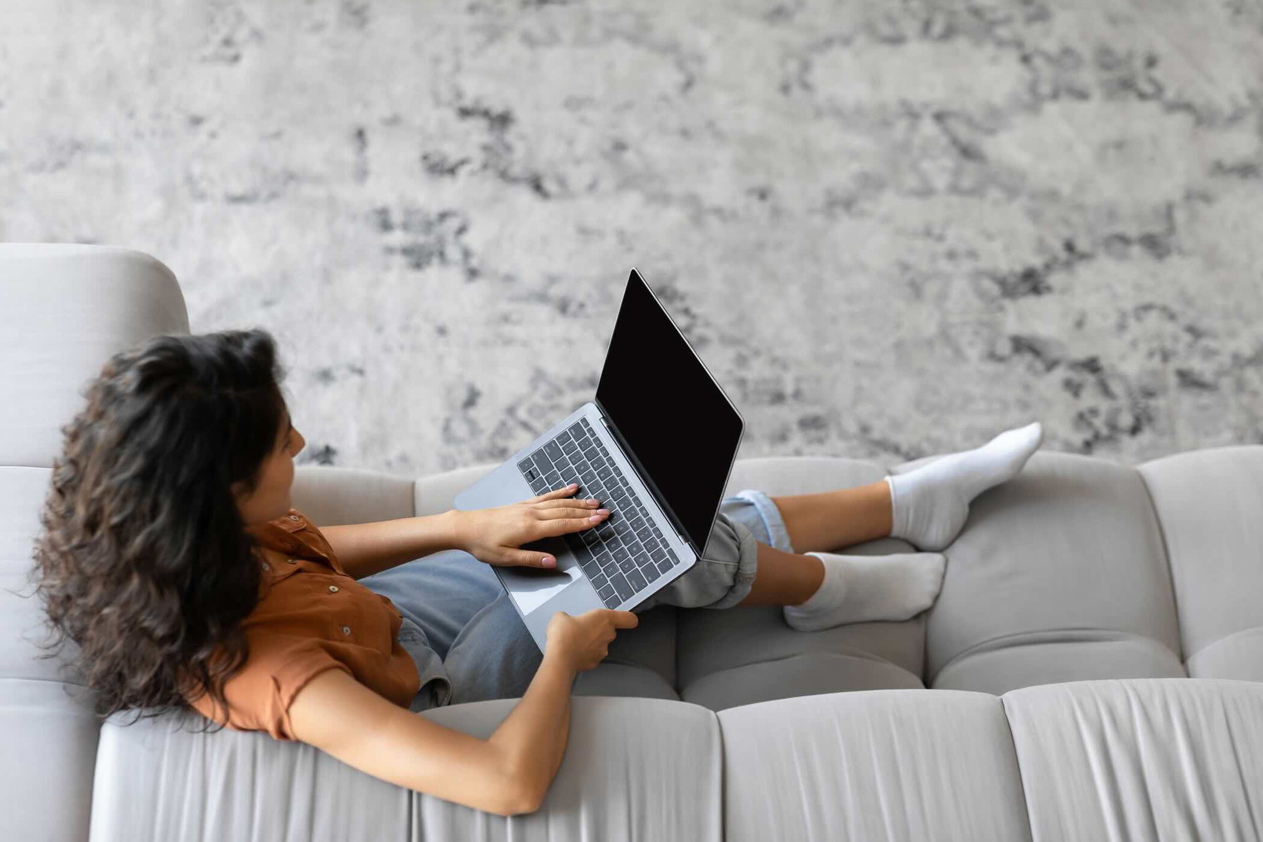 idealna-sedacka-na-homeoffice.V